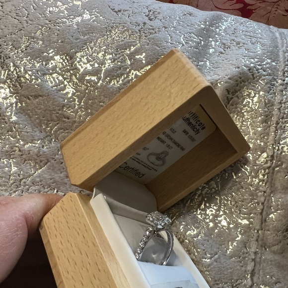 14KT Gold Ring - Picture 6 of 8